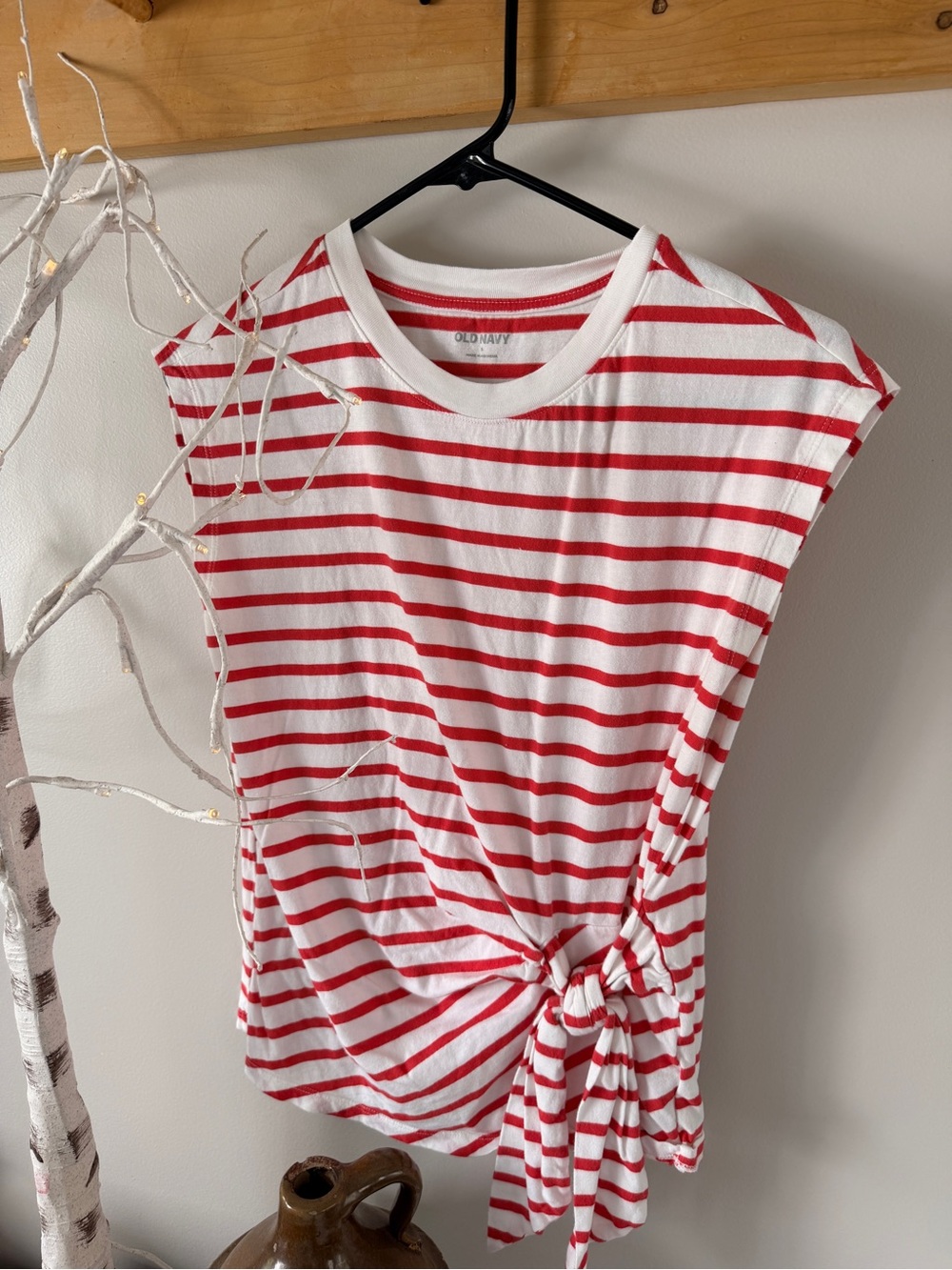 Old Navy White and Red Striped Tie-Side Sleeveless Tank